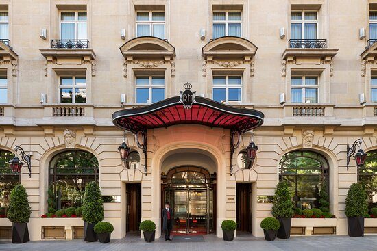 The entrance of Le Royal Monceau Raffles Paris, near the Arc de Triomphe